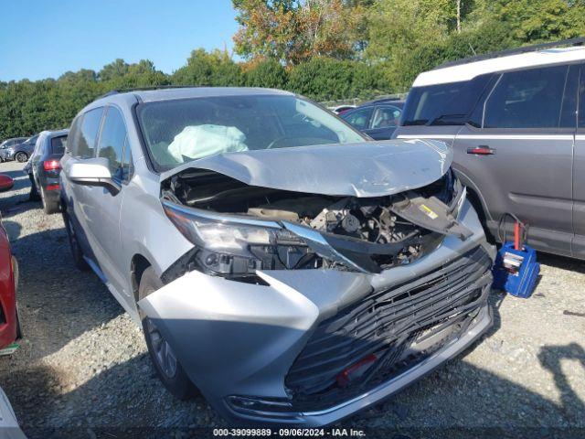  Salvage Toyota Sienna