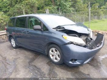  Salvage Toyota Sienna