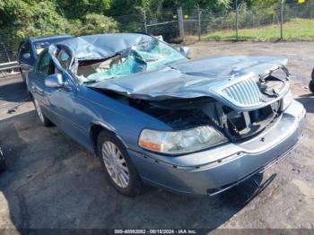  Salvage Lincoln Towncar