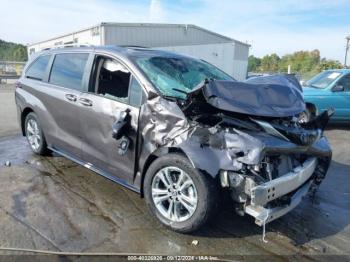  Salvage Toyota Sienna