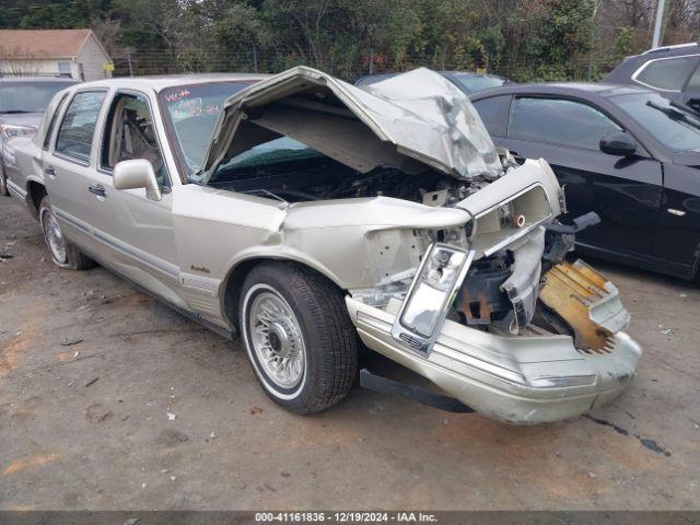  Salvage Lincoln Towncar