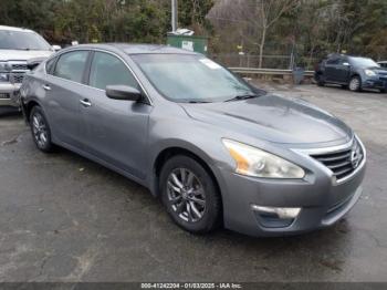  Salvage Nissan Altima