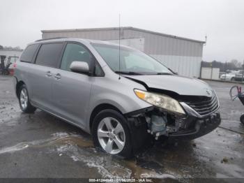  Salvage Toyota Sienna