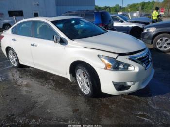  Salvage Nissan Altima