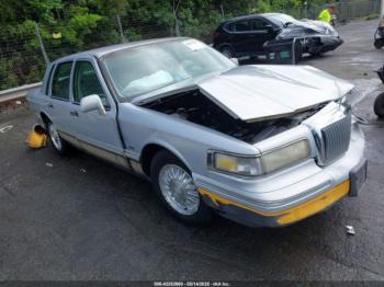  Salvage Lincoln Towncar
