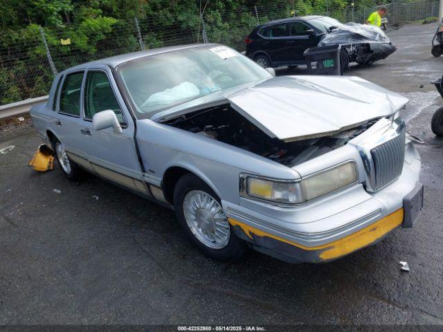 Salvage Lincoln Towncar