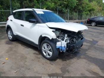  Salvage Nissan Kicks