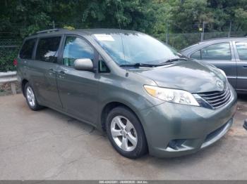  Salvage Toyota Sienna