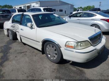  Salvage Lincoln Towncar