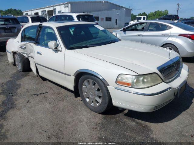  Salvage Lincoln Towncar