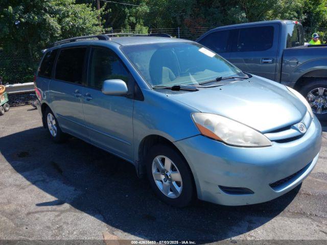  Salvage Toyota Sienna