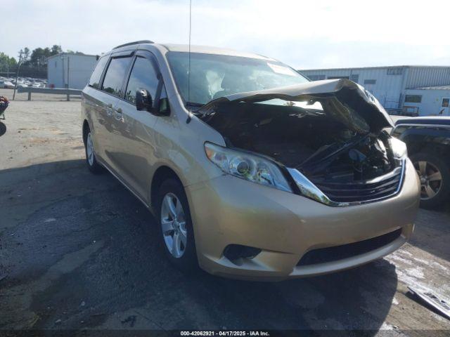  Salvage Toyota Sienna