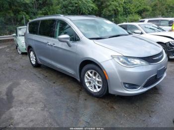  Salvage Chrysler Pacifica