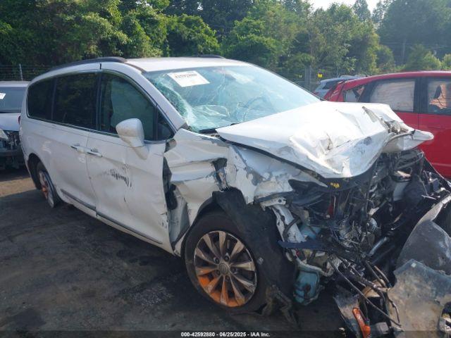  Salvage Chrysler Pacifica