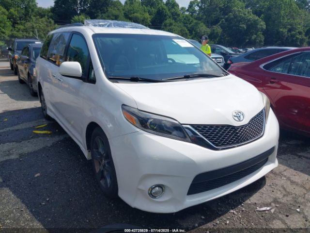  Salvage Toyota Sienna
