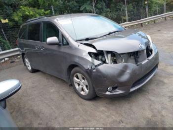  Salvage Toyota Sienna