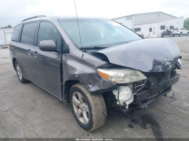  Salvage Toyota Sienna