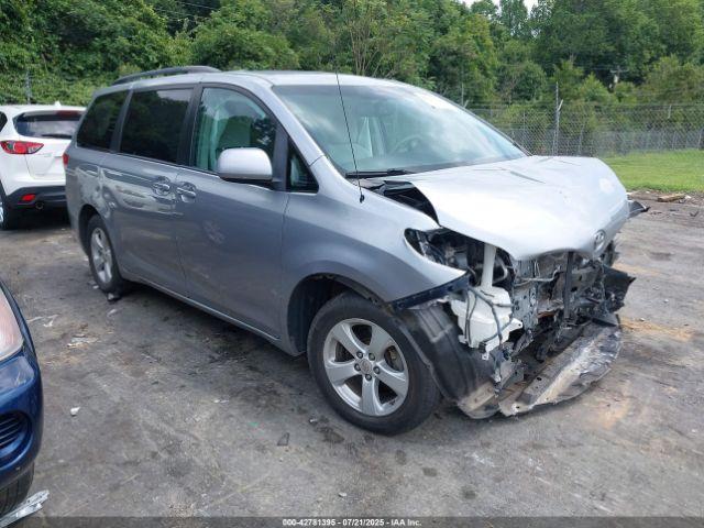 Salvage Toyota Sienna
