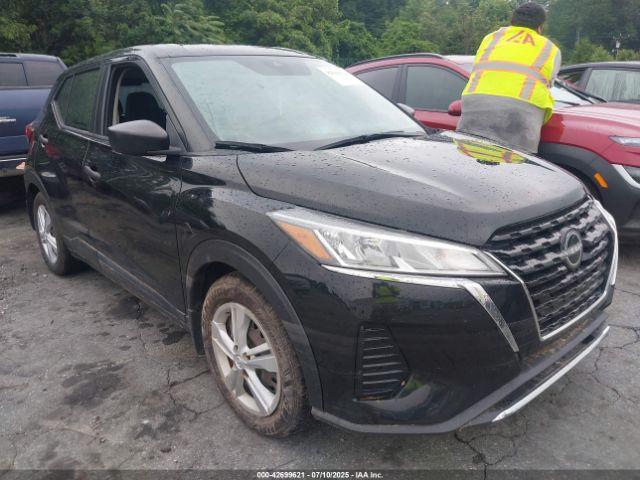  Salvage Nissan Kicks
