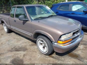  Salvage Chevrolet S-10