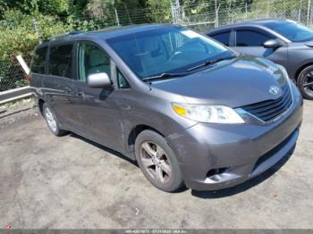  Salvage Toyota Sienna