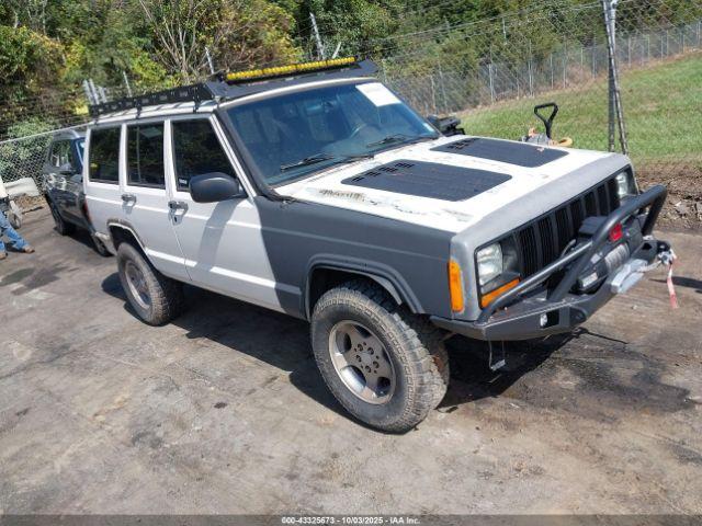  Salvage Jeep Cherokee