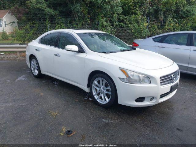  Salvage Nissan Maxima