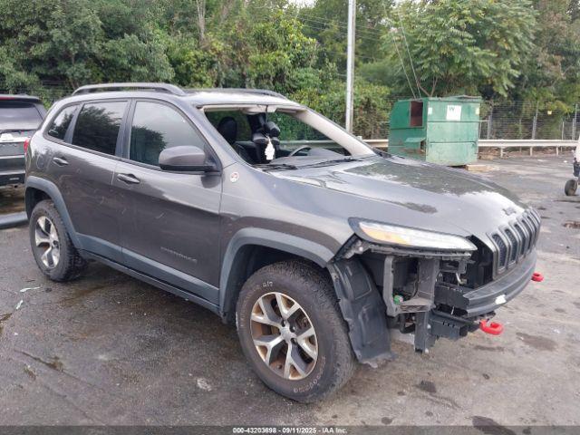  Salvage Jeep Cherokee