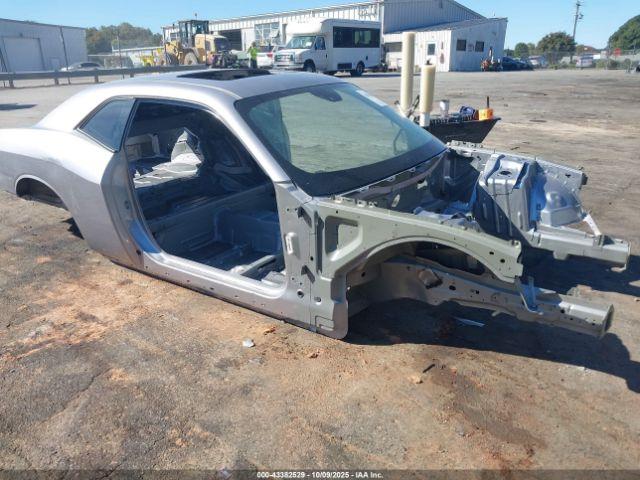 Salvage Dodge Challenger