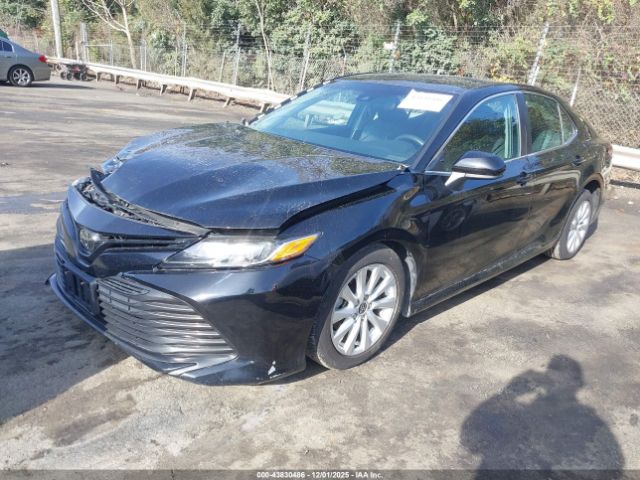 Toyota Camry Le Image 8