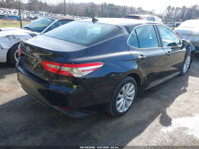 Toyota Camry Le Image 6