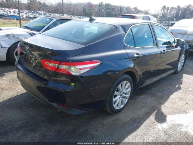 Toyota Camry Le Image 6