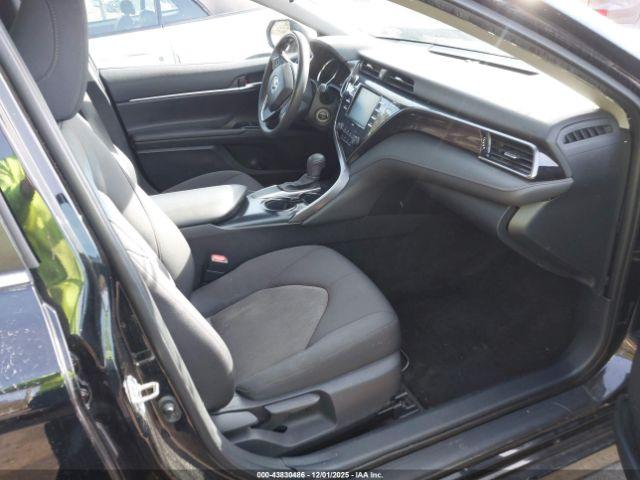 Toyota Camry Le Image 12