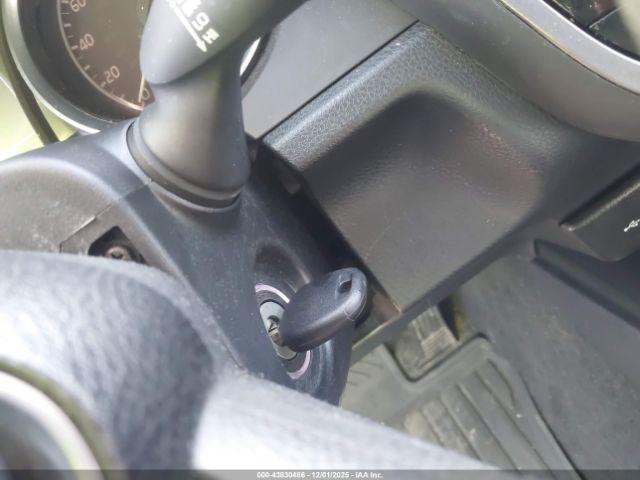 Toyota Camry Le Image 7