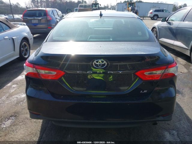 Toyota Camry Le Image 3