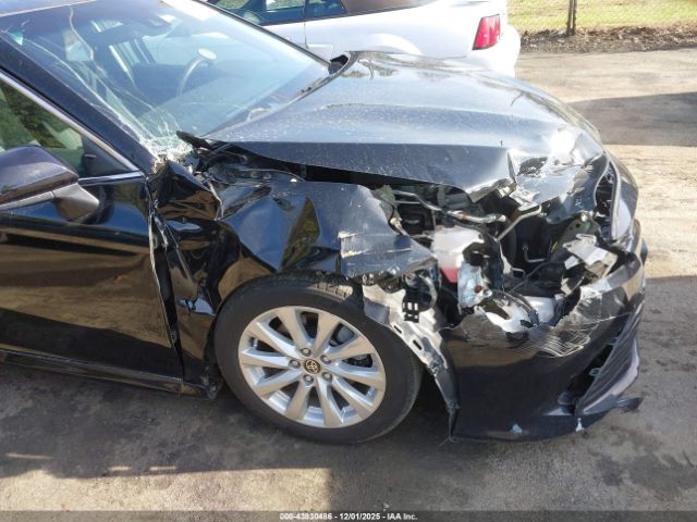 Toyota Camry Le Image 2