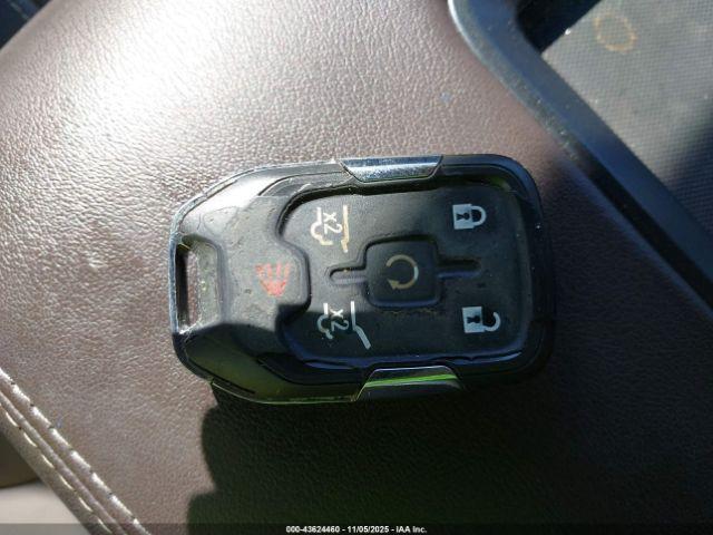 Chevrolet Suburban Lt Image 12