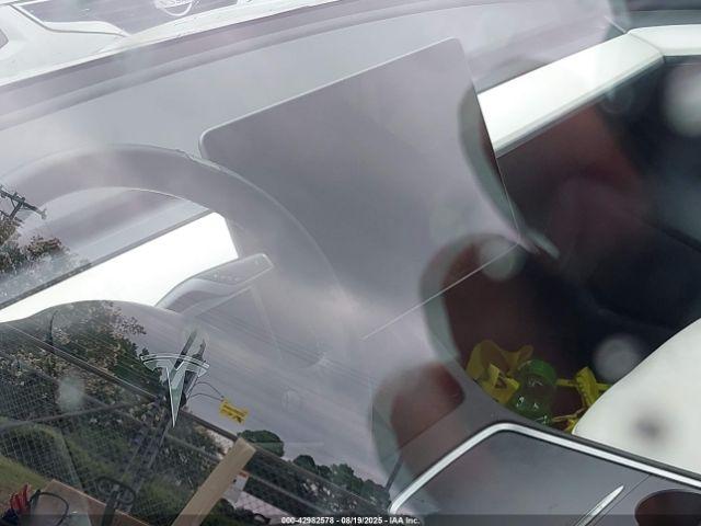 Tesla Model 3 Rear-wheel Drive Image 9