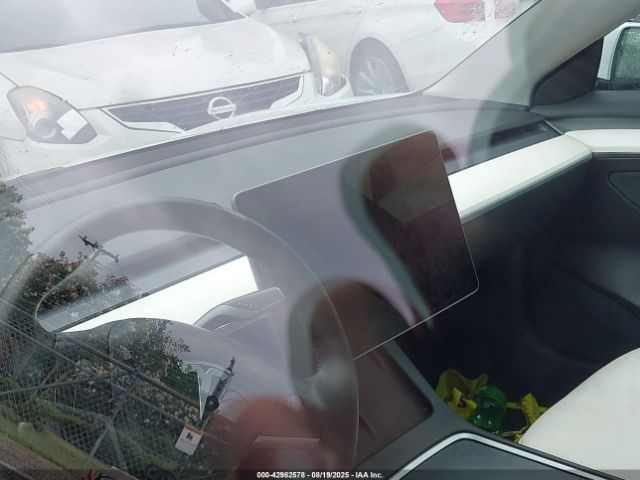 Tesla Model 3 Rear-wheel Drive Image 3