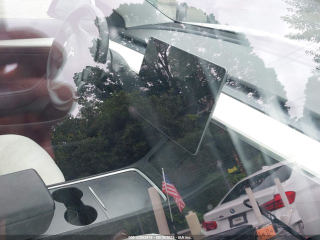 Tesla Model 3 Rear-wheel Drive Image 4