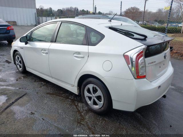 Toyota Prius Two Image 5