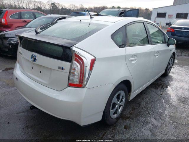 Toyota Prius Two Image 8