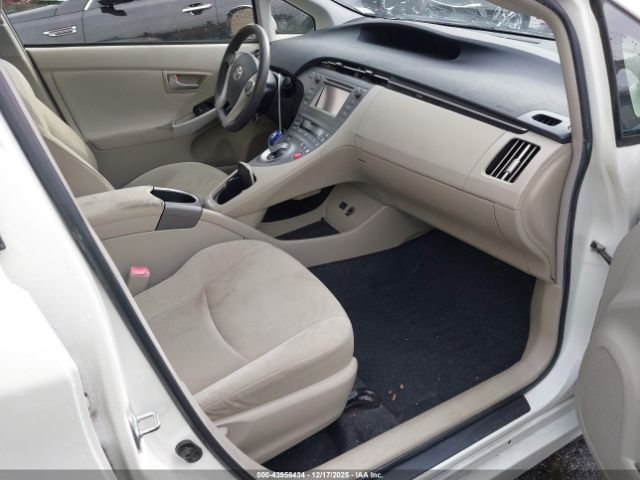 Toyota Prius Two Image 4