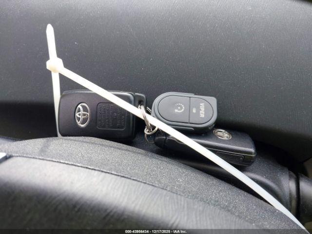 Toyota Prius Two Image 2