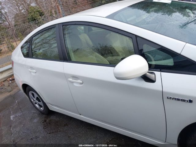 Toyota Prius Two Image 7