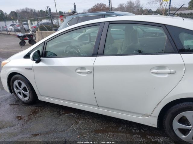 Toyota Prius Two Image 13