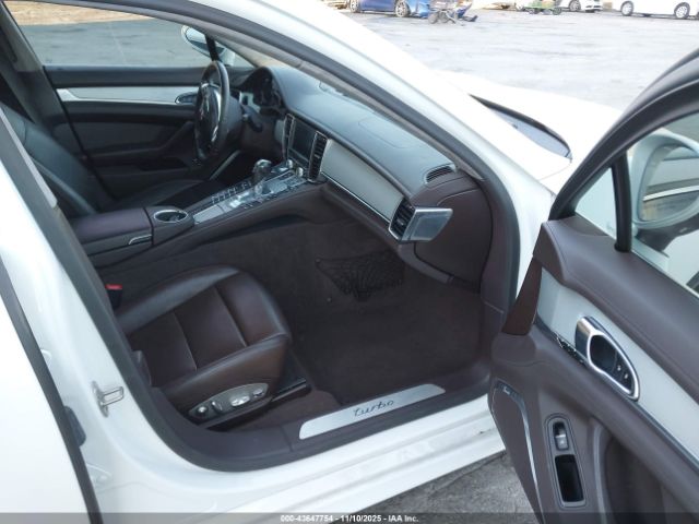 Porsche Panamera Turbo Image 11