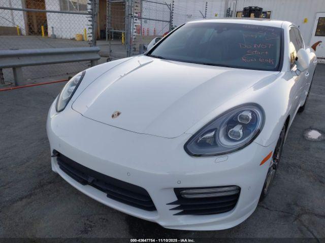 Porsche Panamera Turbo Image 12