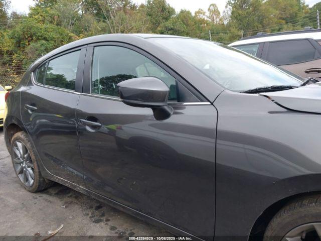 Mazda Mazda3 Grand Touring Image 2