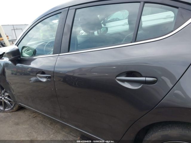 Mazda Mazda3 Grand Touring Image 16